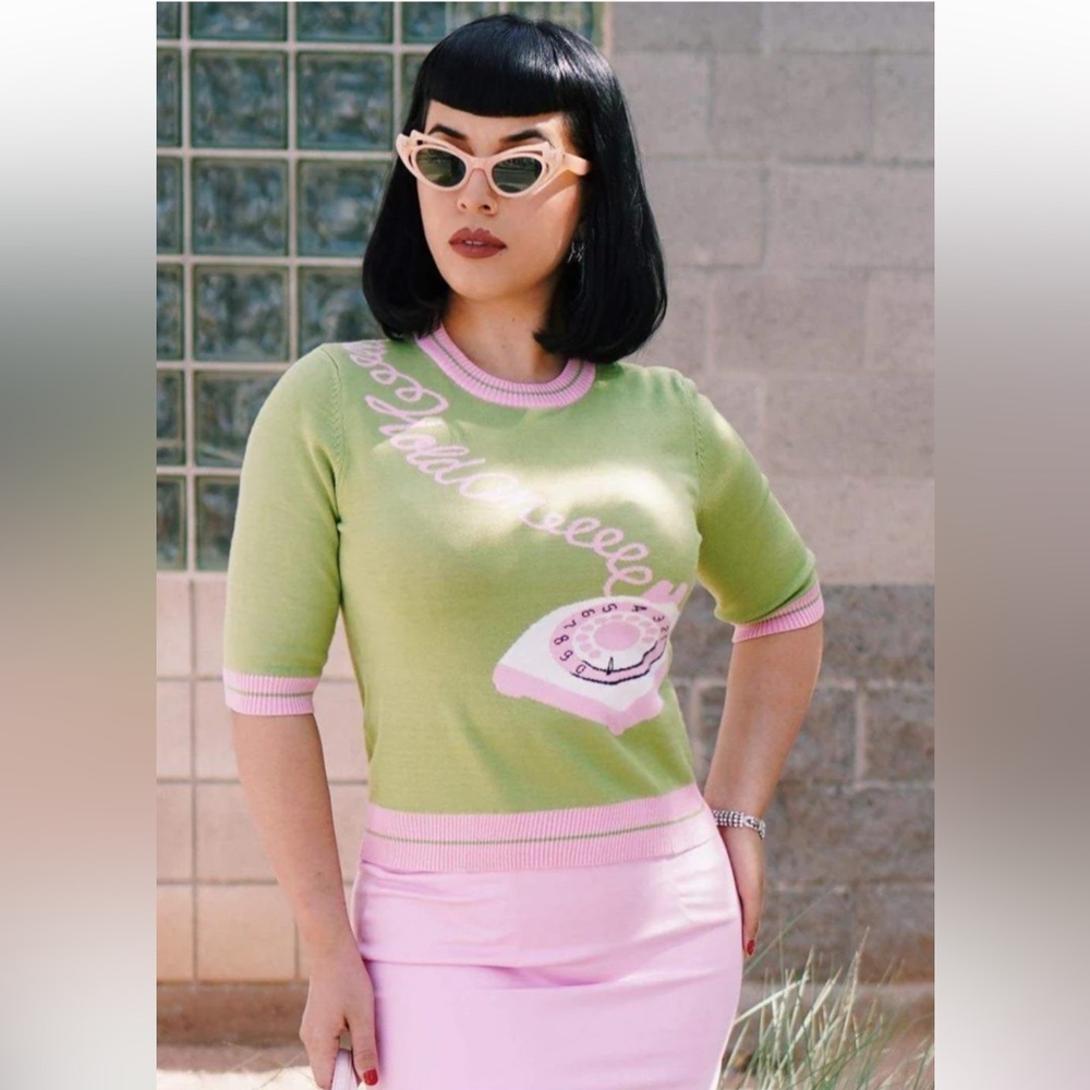 Kissing Charlie Hold On Sweater Pink and Green Retro Telephone Design Sz XXL